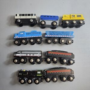 Circo Target Wooden Magnetic Train Cars Lot of 9 Engines & Cars